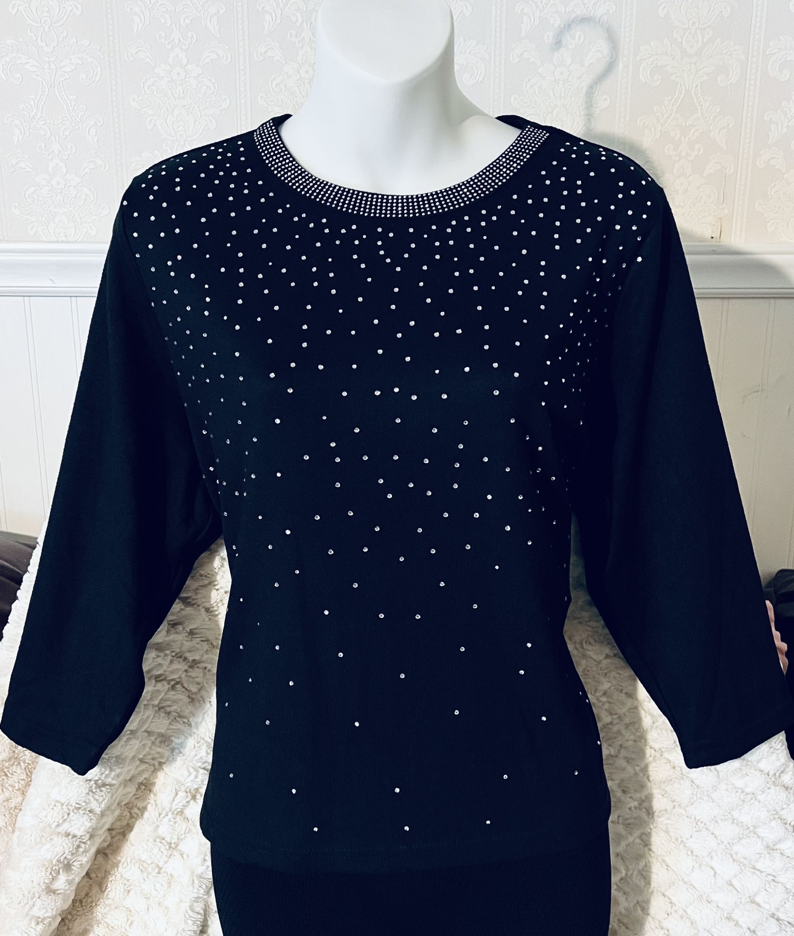 Beautiful Woman Shirt Sweater Black sil Size (PXL) 0nly $10