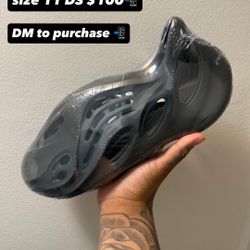 Yeezy Foam RNR Onyx( Size 11)