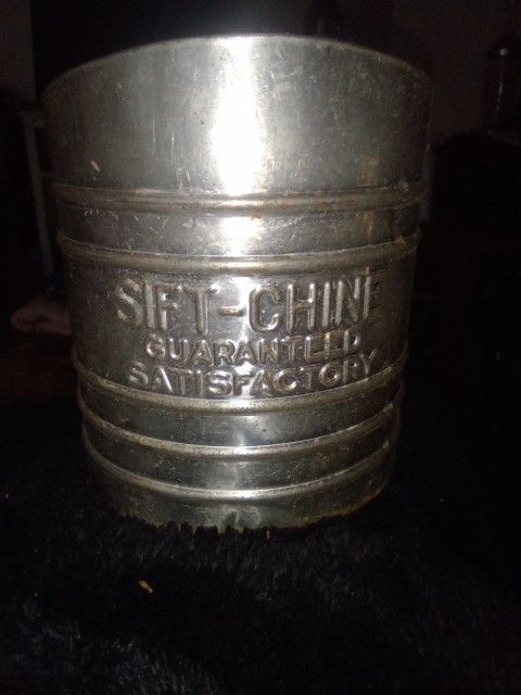 Sift-Chine 40s-50s Flour Sifter