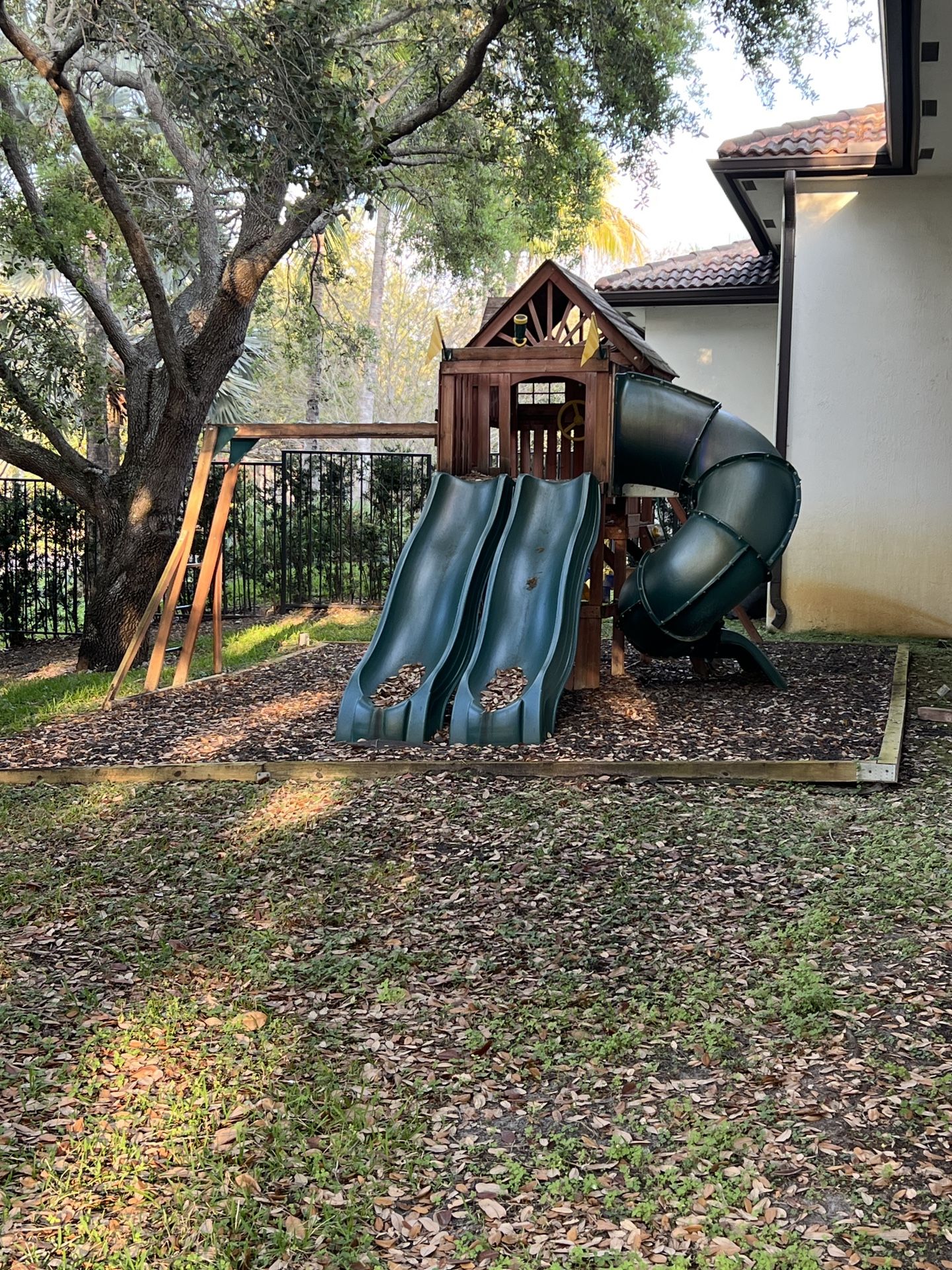 Kids Play Ground And Swing Set