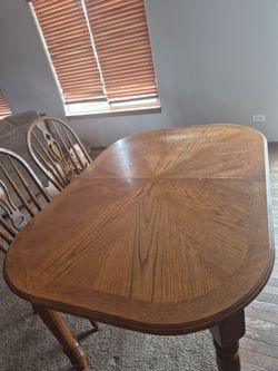 Kitchen table and 6 chairs