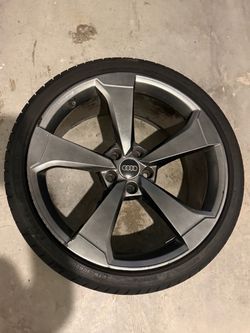 Audi Wheel with Tire