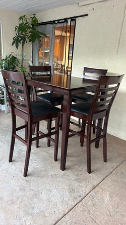 Pub high counter table and 4 Chairs