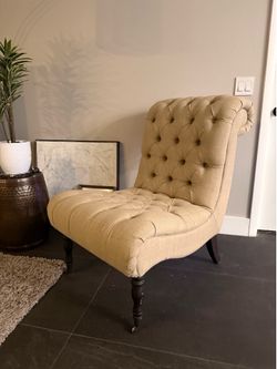 Elegant Tufted Accent Chair / Vanity Chair / Bedroom Chair – Beige Linen