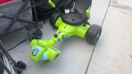 Toys  electric green machine vortex  like new