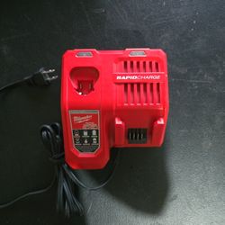 Milwaukee RAPID GHARGER