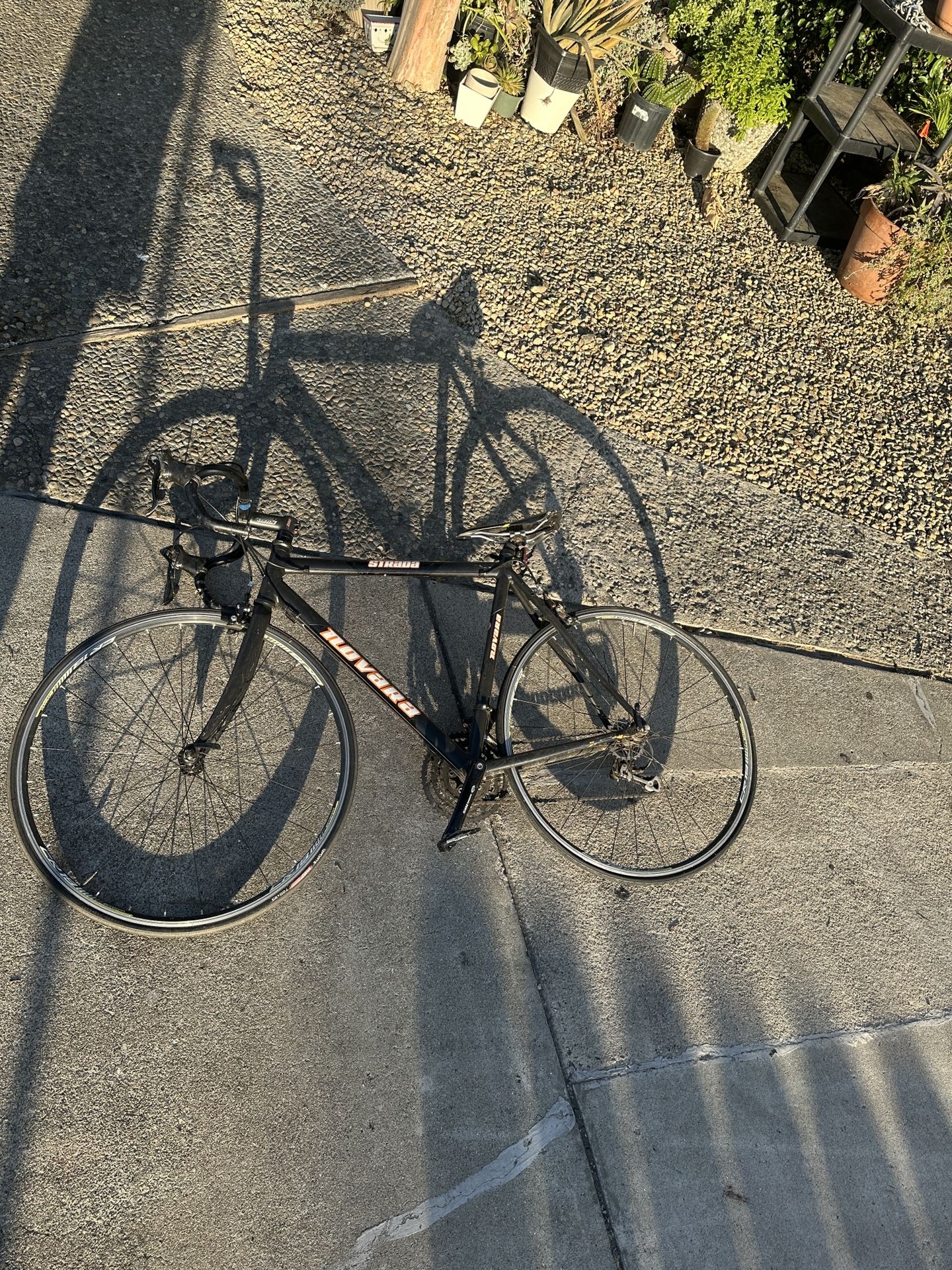Vilano Strada Road Bike (Black/Orange)