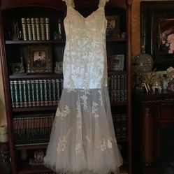 New Wedding Gown Night Dress Off White With Straps Lace And Embroidery-Medium And Small Size 