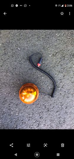 Ultra - Tow 12 volt rotating warning light - Amber halogen bulb
