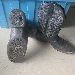 Men's Lightly Used Cowboy Boots. Size 13