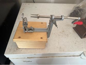 Apple peeler on a stand