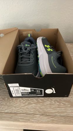 Under Armour Boy youth shoes 7