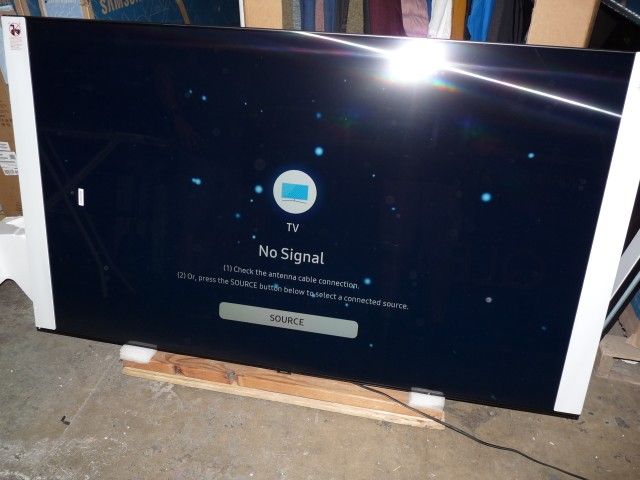 Samsung 75-inch Q80T Cracked Broken Screen Smart TV QLED QN75Q80TAFXZA