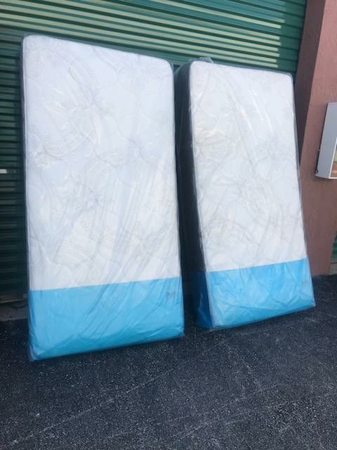 TWIN FULL QUEEN KING MATTRESS ⭐ ☎561*802*8654* CALL US All Brand New. WE HAVE ALL SIZE ..⭐TWIN ⭐ FULL ⭐ ⭐ QUEEN⭐ KING ⭐ We deliver everywhere