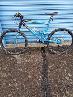 Cannondale Jekyll 700 Mountain Bike