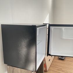 Mini refrigerator