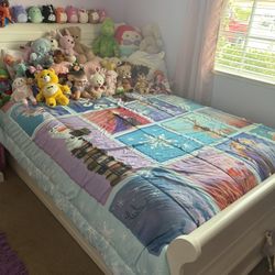 Full Size Bedroom Set  Really Good Condition