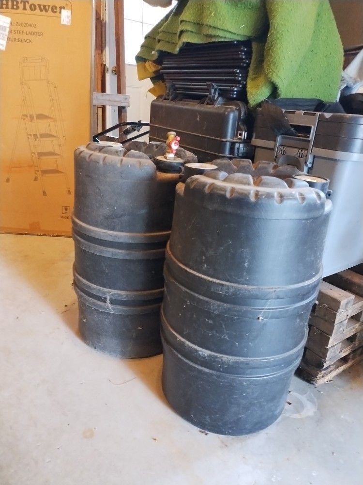 30 Gallon Plastic Water Barrels