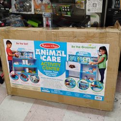 Melissa & Doug Animal Care Veterinarian and Groomer Wooden Activity Center