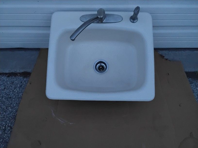 Nice White Cast Iron Sink With Nickel Finish Faucet And Spray Nozzle 22" X 25" Like New.