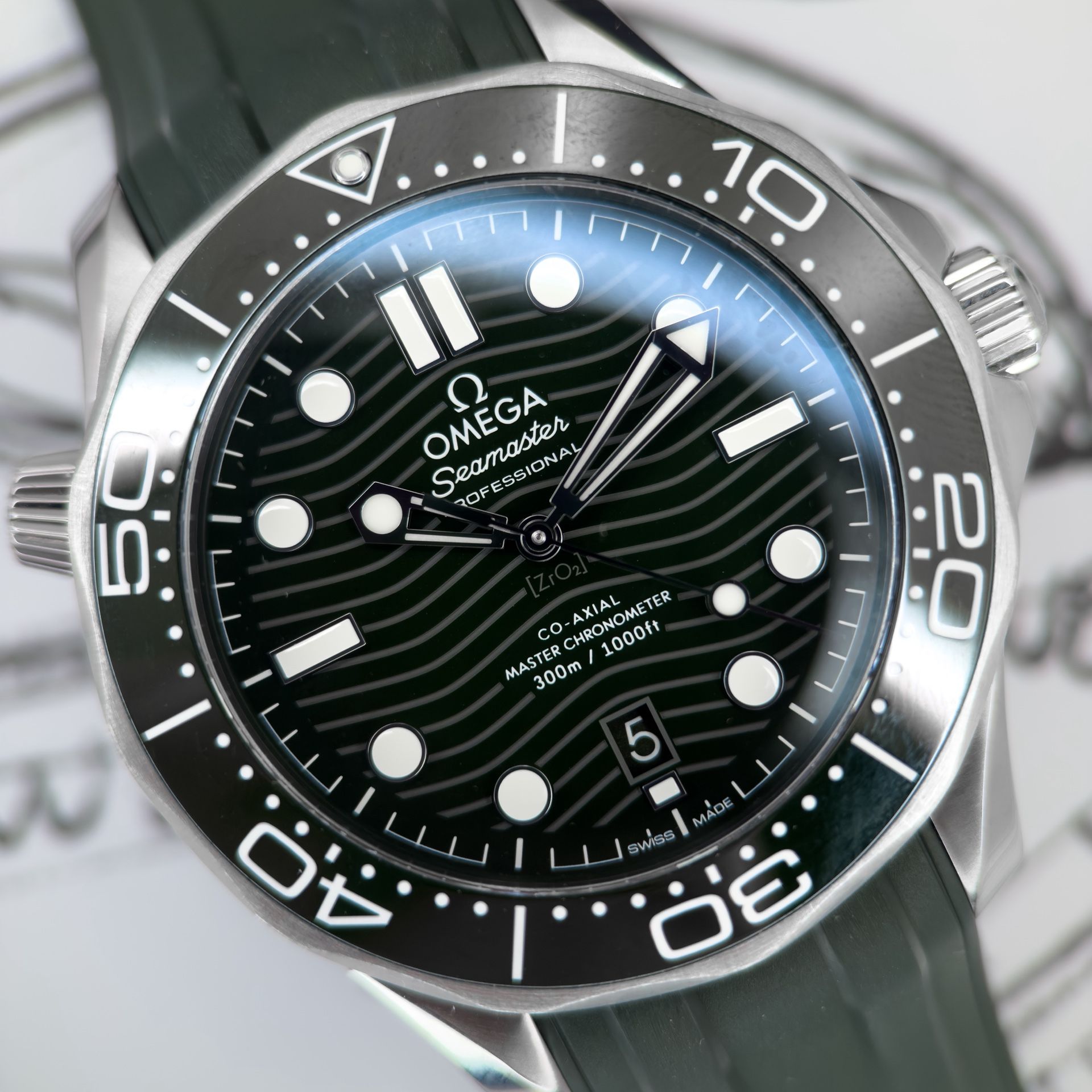 2024 OMEGA Seamaster Diver 300M “Seaweed” Full Set Mint