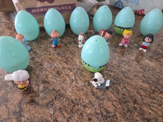 Snoopy and Peanuts Gang figurines
