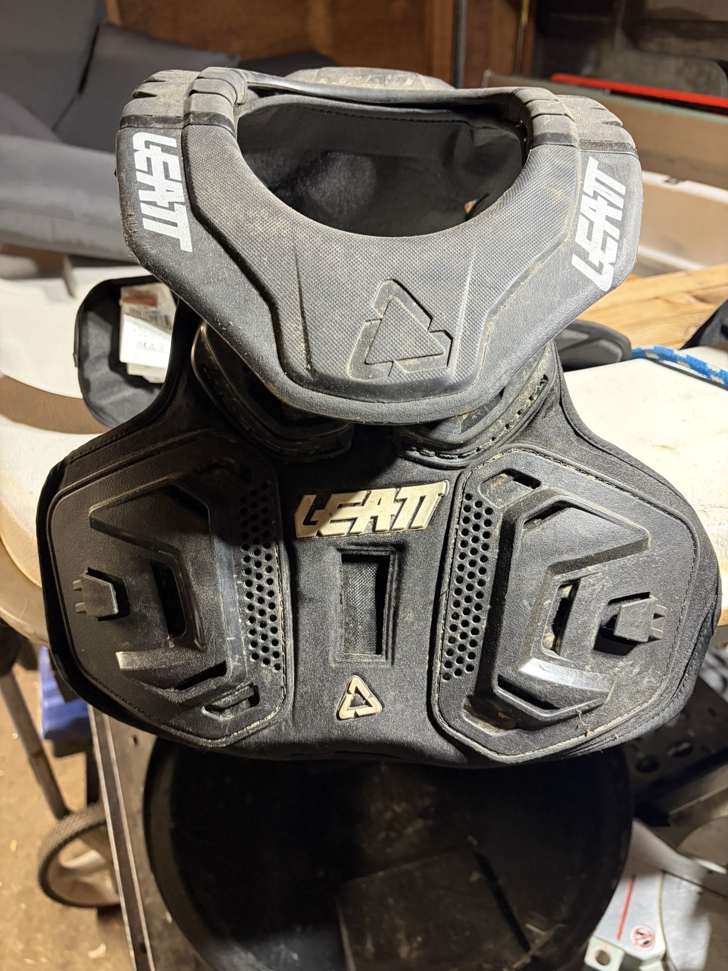 2 Leatt Fusion Vest 2.0 jr