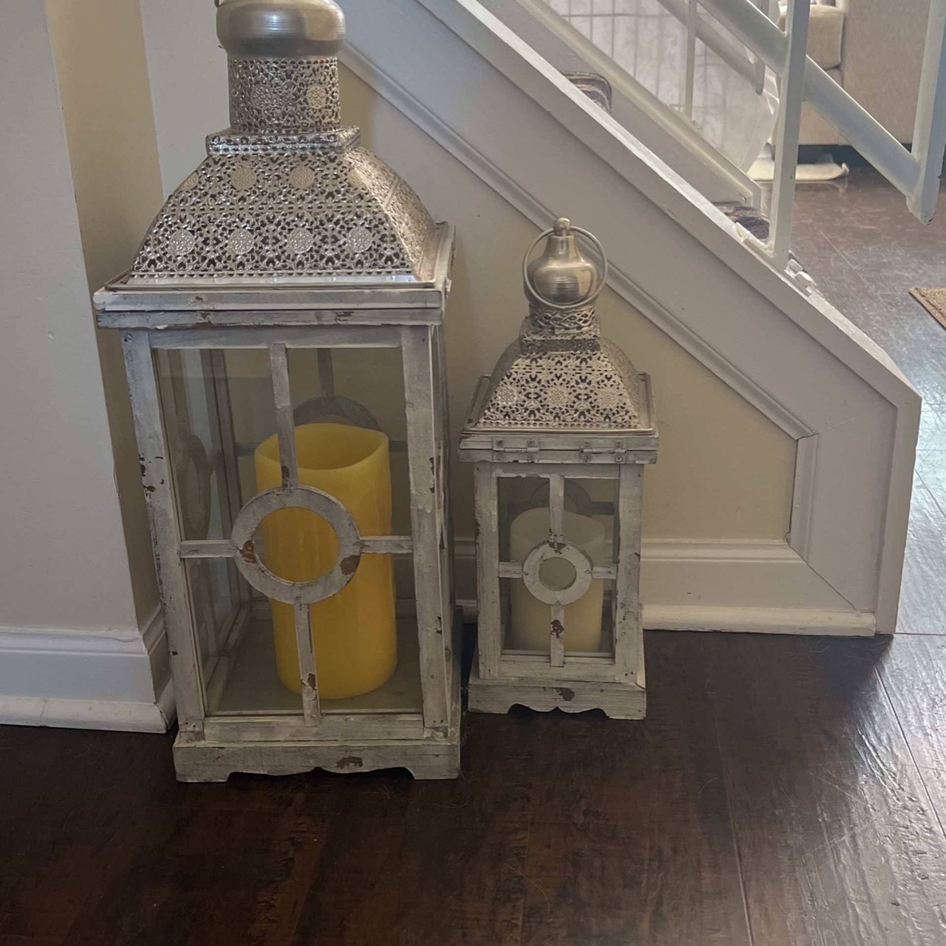 Set Of 2 Lanterns 