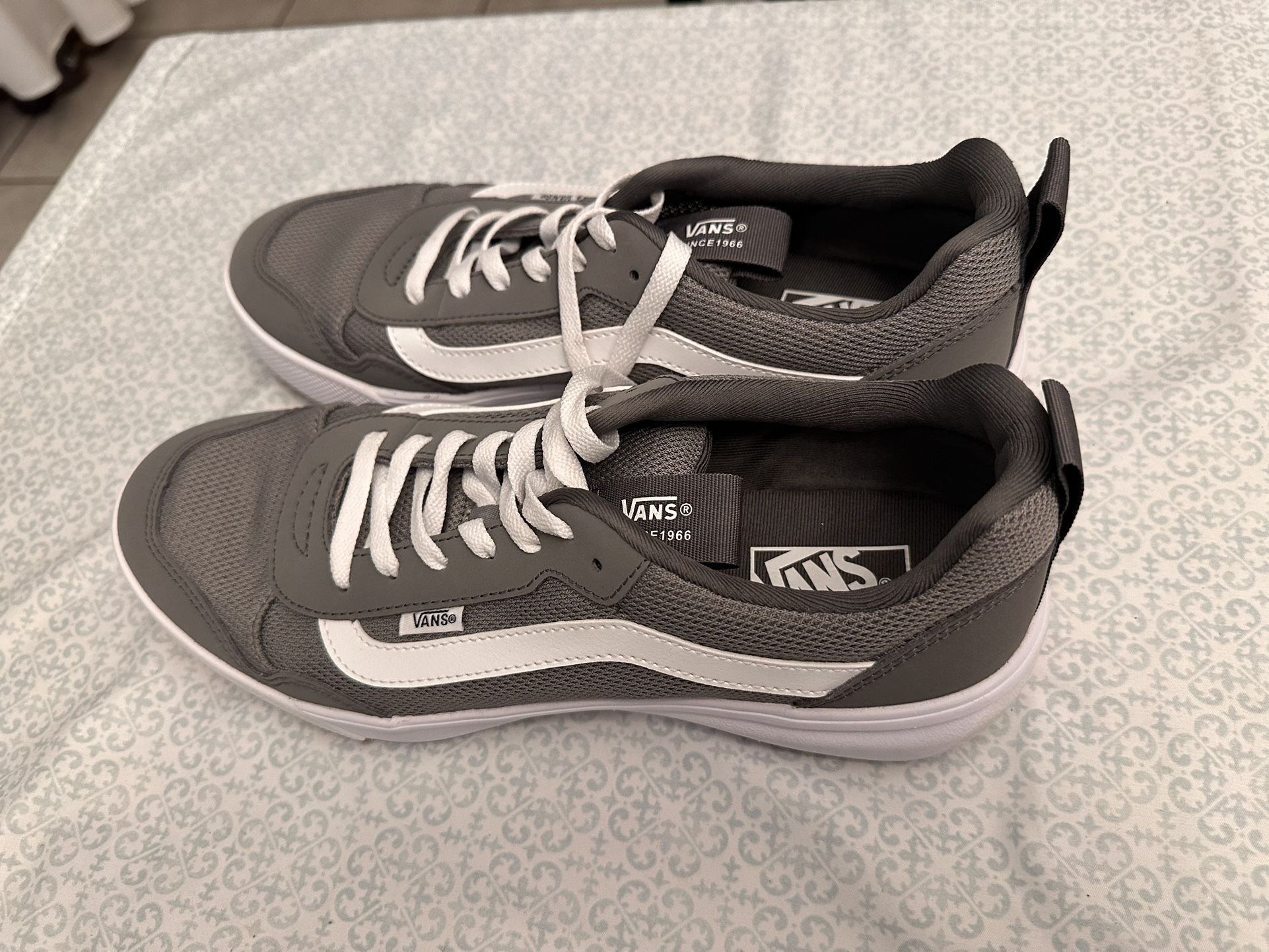 Men’s Vans Size 11