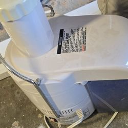 The Jack Lalanne CL003AP 600 RPM Motor Power Juicer,
