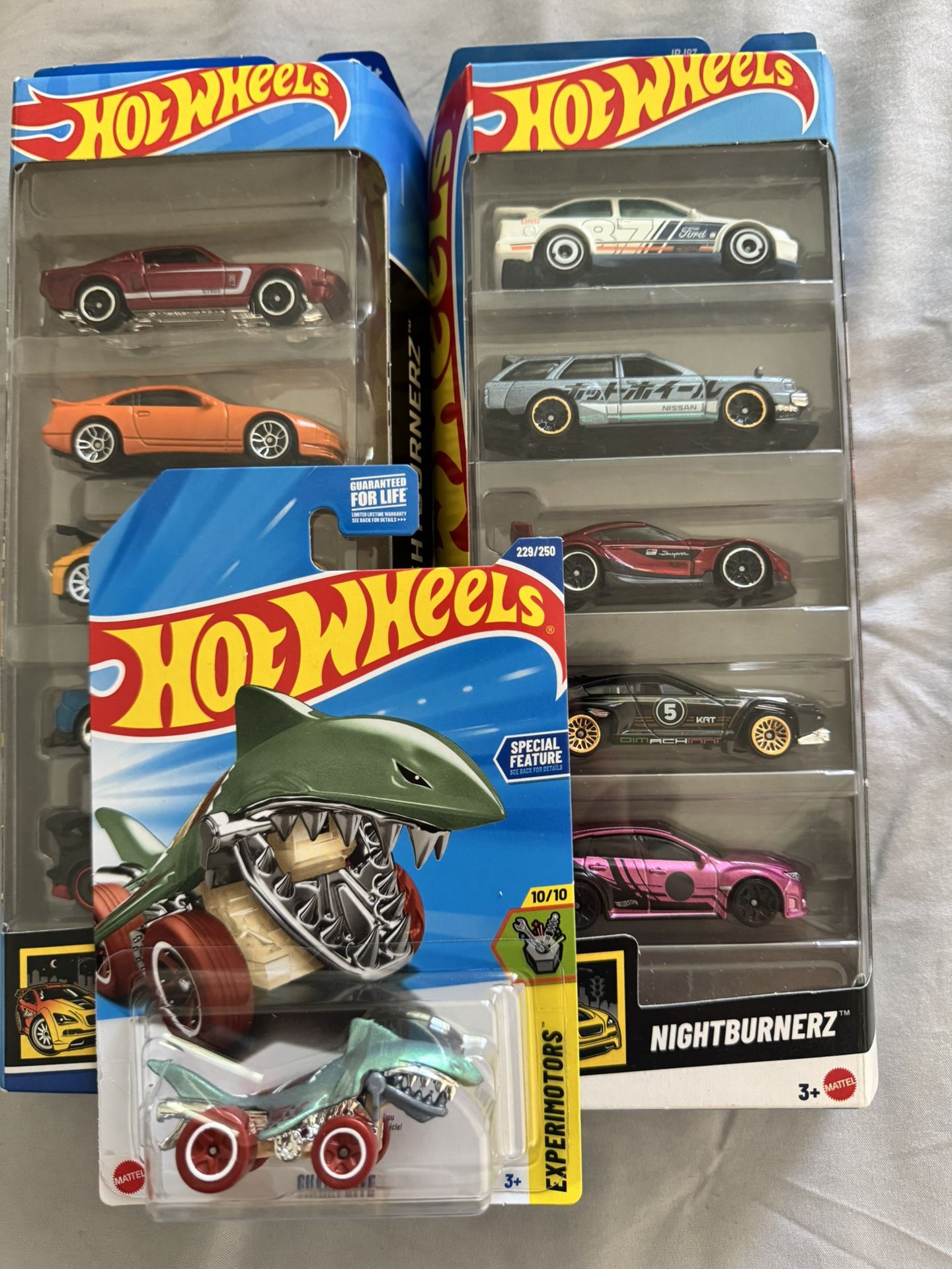 Hot Wheels NightBurnzerz + Treasure Hunt