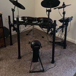 Alesis Nitro Max Kit Electric Drum Set