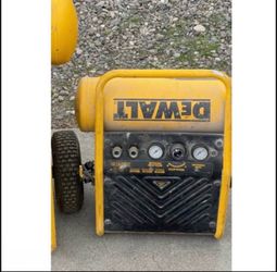 Dewalt Air Compressor 2.5 Gallom