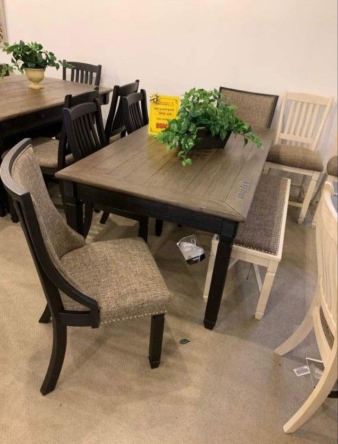 6-Piece (Table+4 Side Chairs+Bench)Tyler Creek Black-Gray Dining Room Set