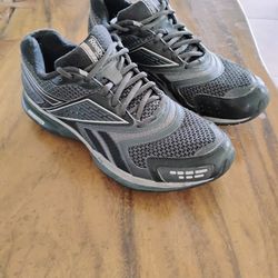 Reebok Sneakers Old School Size 8 Womens