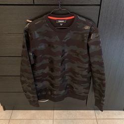 M/L Mens Black Camouflage Sweater By Diesel