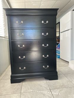 Tall Dresser in good condition