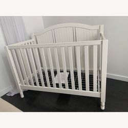 Like New kids Pottery Barn Catalina 3-1 Crib 
