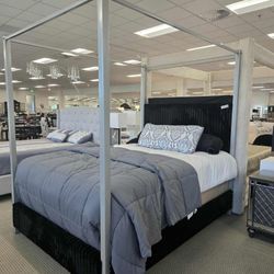 New Black CANOPY BED FRAME Queen