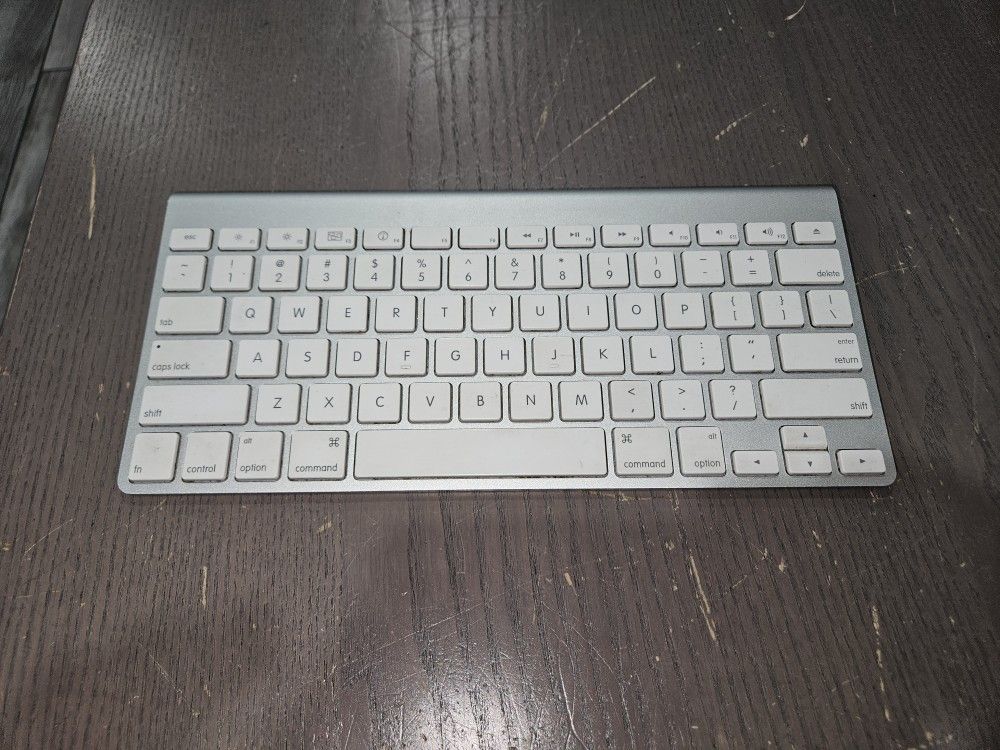 Apple Wireless Keyboard A1314