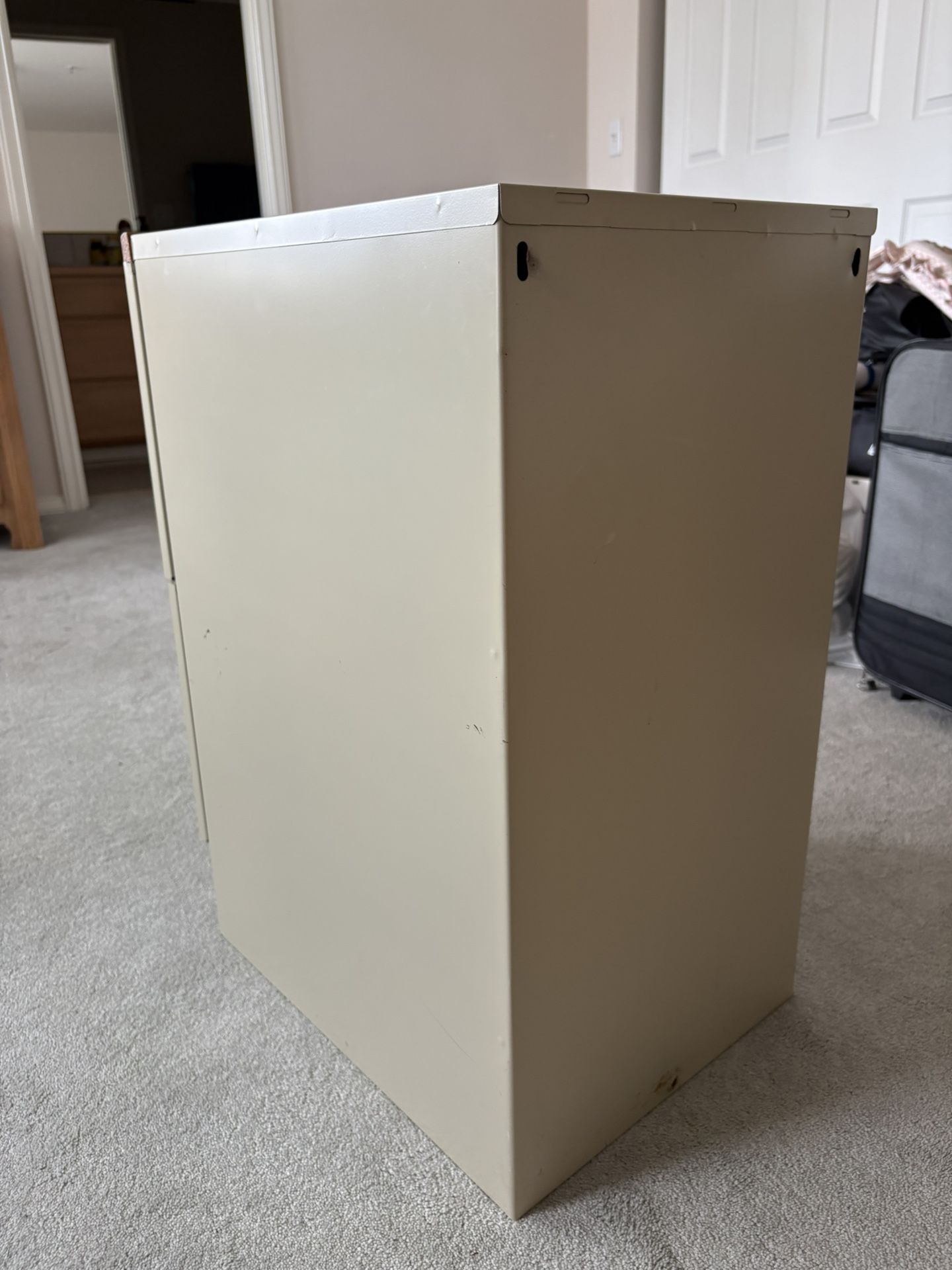 Sm File cabinet