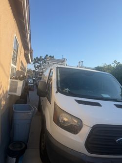 Título limpio nueva trasmicion 12500 millas pasa el smog sin problemas placas asta July del 27