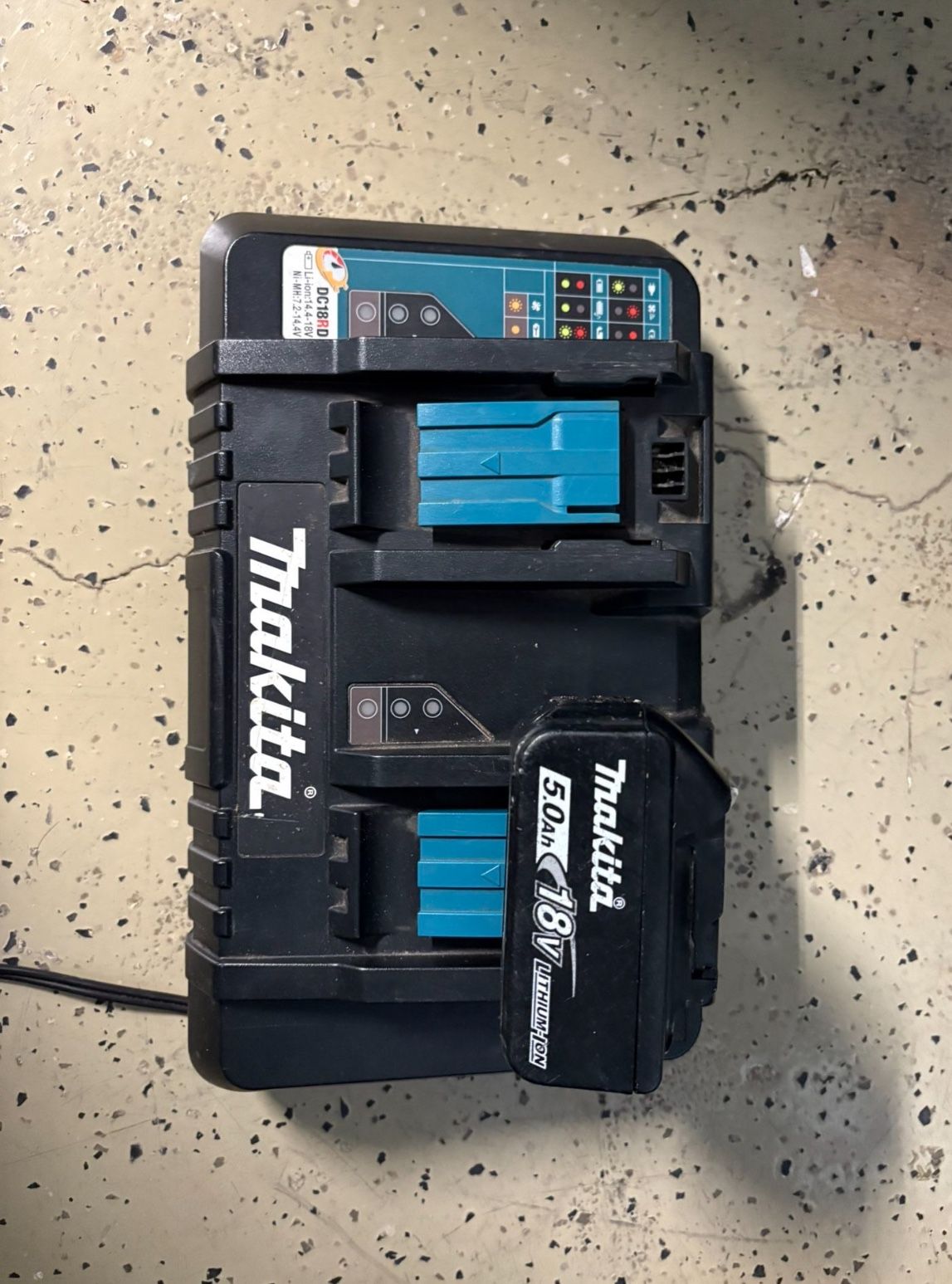 Makita Dc18RD Doble Charger el 5amp 18v Battery