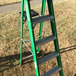 6’ Fiberglass Ladder 