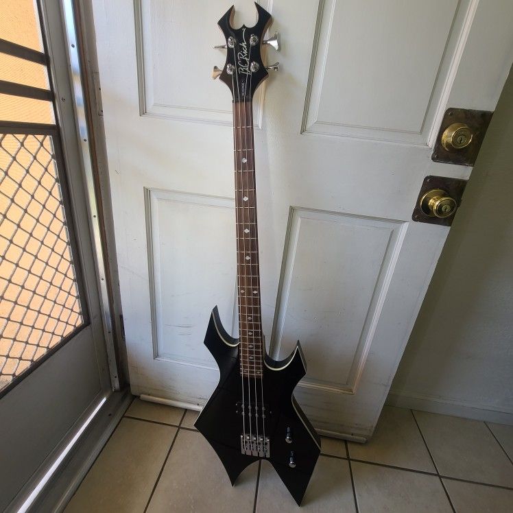 BC RICH REVENGE BASS