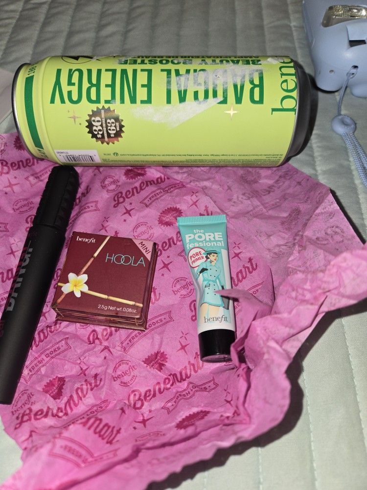 Brand New Benefit Gift Set Make Up