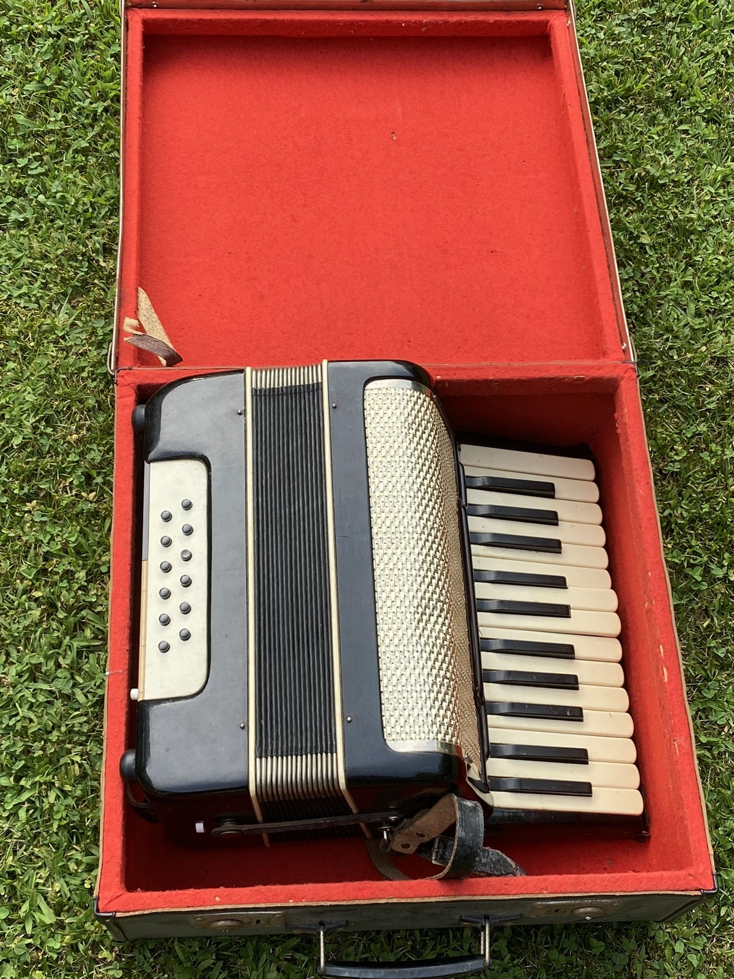 Old Cerini Accordion