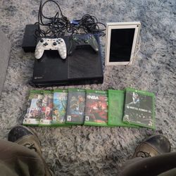 X BOX ONE 2 CONTROLLERS 7 GAMES AND FACEBOOK PORTAL 