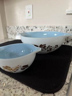 Vintage 2 Beautiful Pyrex Golden Grapes Cinderella Ovenware Mixing Bowls