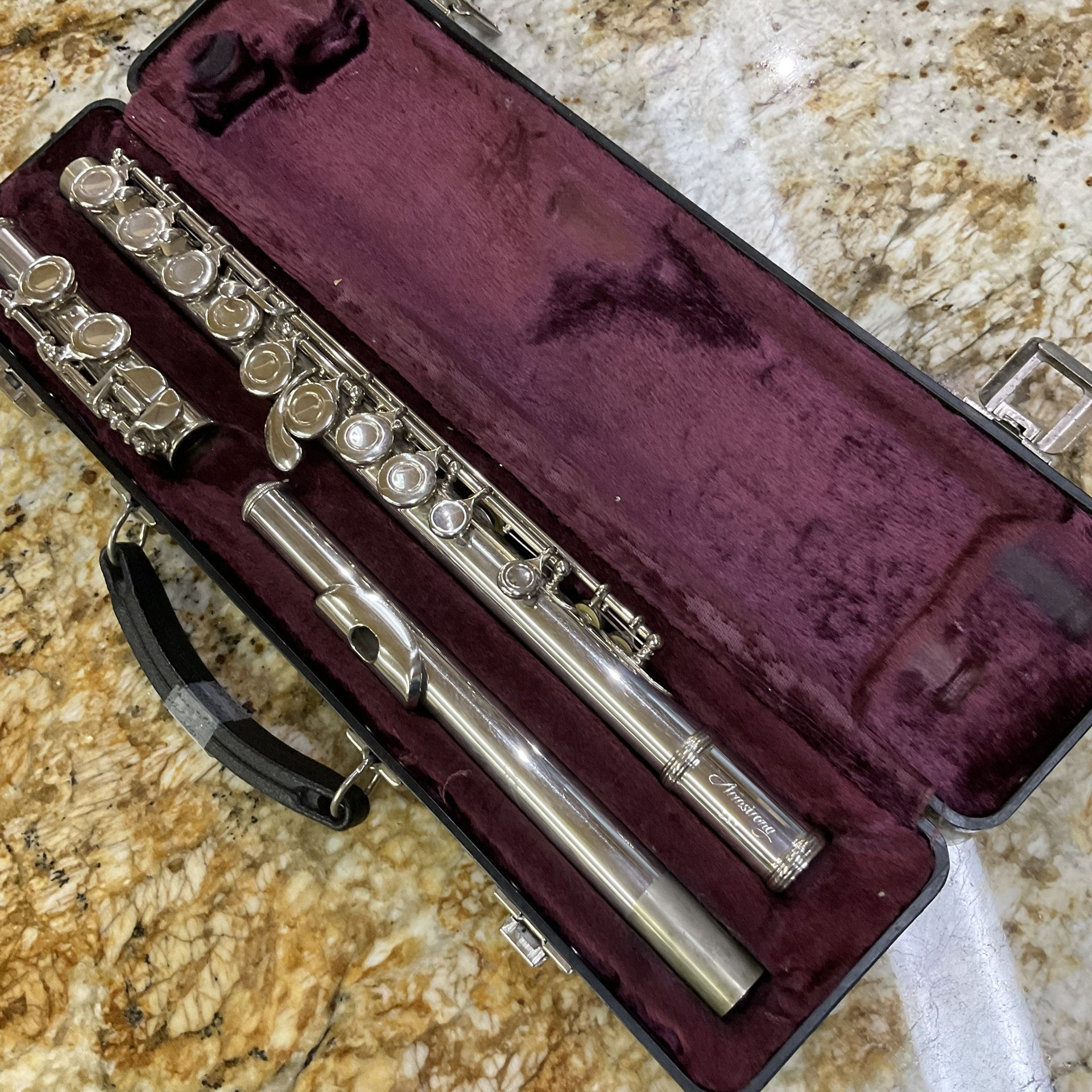 Armstrong Flute 104 in Hard Carrying Case